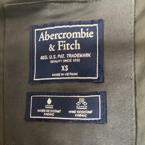 Abercrombie and Fitch raincoat, hunter green - Picture 2 of 3